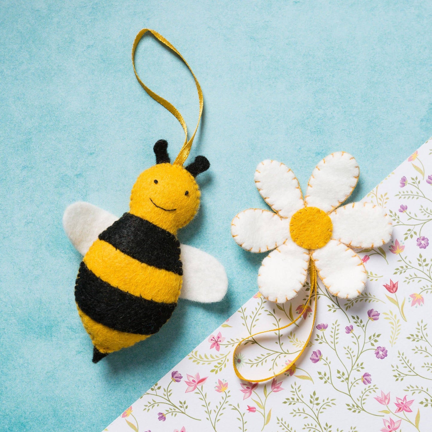 Felt package - Bee and Flower