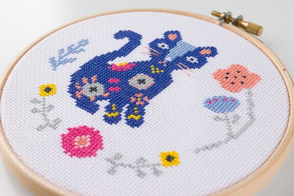 Embroidery kit - Cat Folk