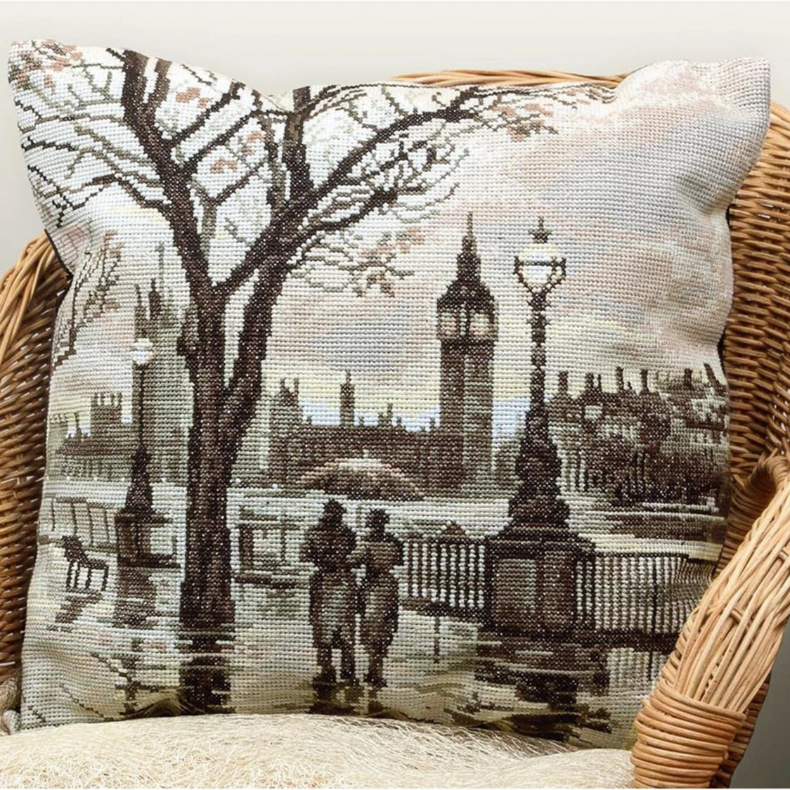 Kussen Borduurpakket - London's Rain PD-1606