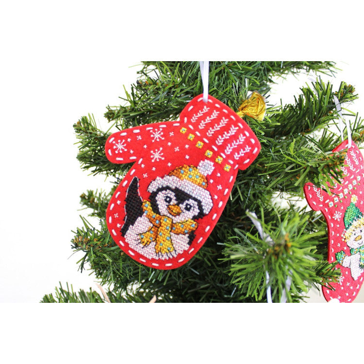 Embroidery kit Christmas tree ornament - Penguin ST-974