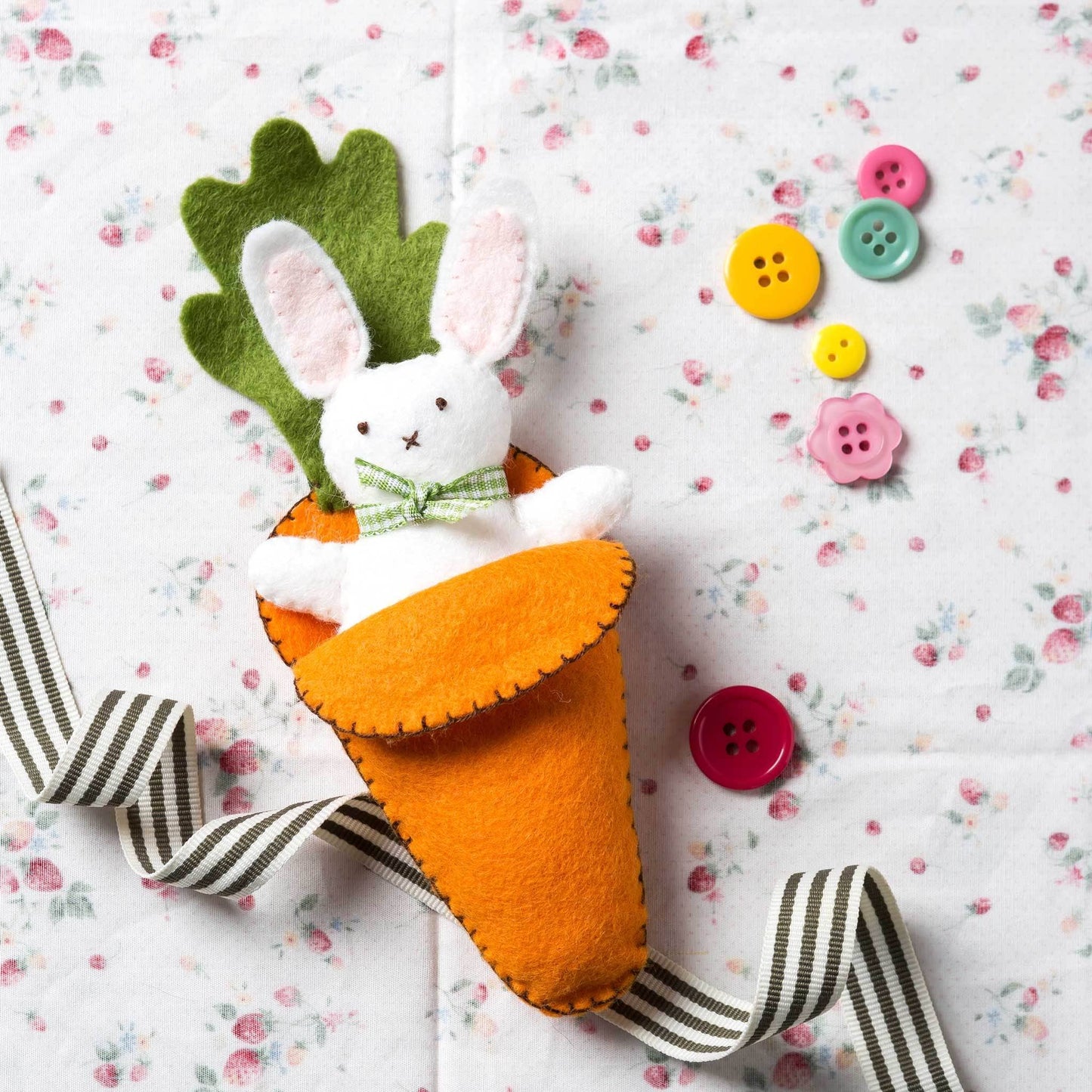 Felt package - Rabbit in Carrot