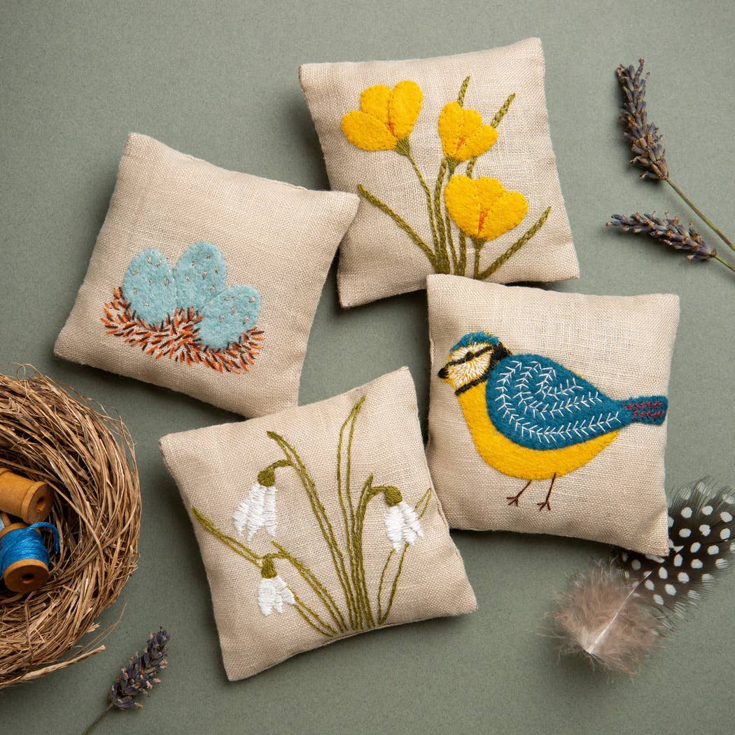 Embroidery kit Lavender bags - Spring garden