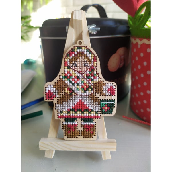 Embroidery kit Christmas tree pendant - Ready For Winter
