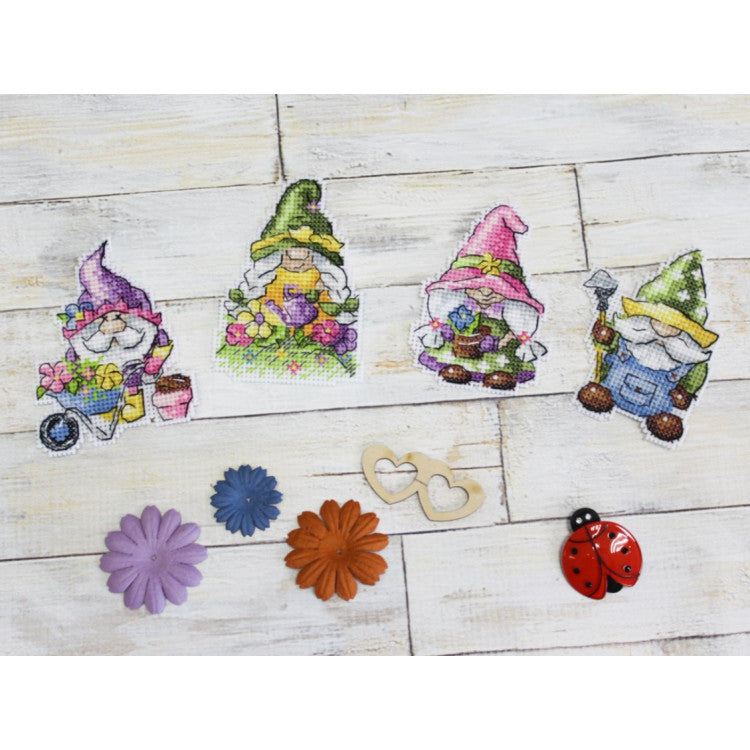 Embroidery Kit Magnets - Garden Gnomes SR-717
